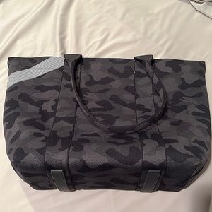 Rothy’s Essential Tote - SLATE CAMO MAGNET